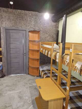 Гостиница Надежда Таганрог Кровать в общем 8-местном номере-3