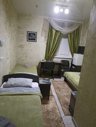 Гостиница Надежда Таганрог Стандартный трехместный номер-2