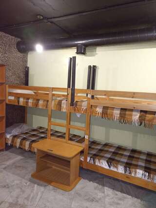 Гостиница Надежда Таганрог Кровать в общем 8-местном номере-2