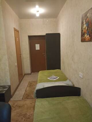 Гостиница Надежда Таганрог Стандартный трехместный номер-13