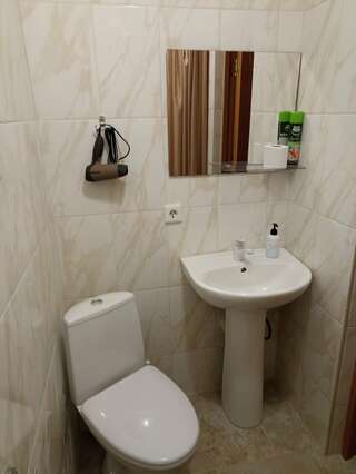 Гостиница Надежда Таганрог Стандартный трехместный номер-14