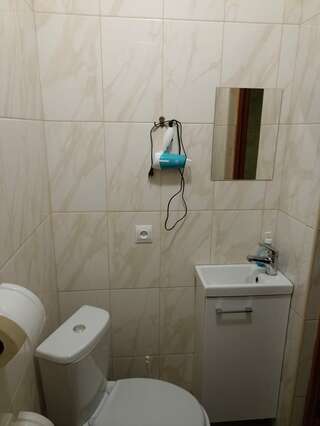 Гостиница Надежда Таганрог Стандартный трехместный номер-5