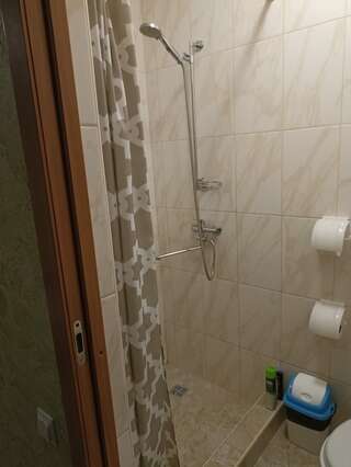 Гостиница Надежда Таганрог Стандартный трехместный номер-6