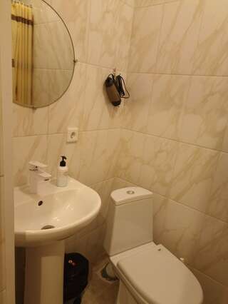 Гостиница Надежда Таганрог Стандартный трехместный номер-11