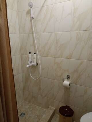 Гостиница Надежда Таганрог Стандартный трехместный номер-15